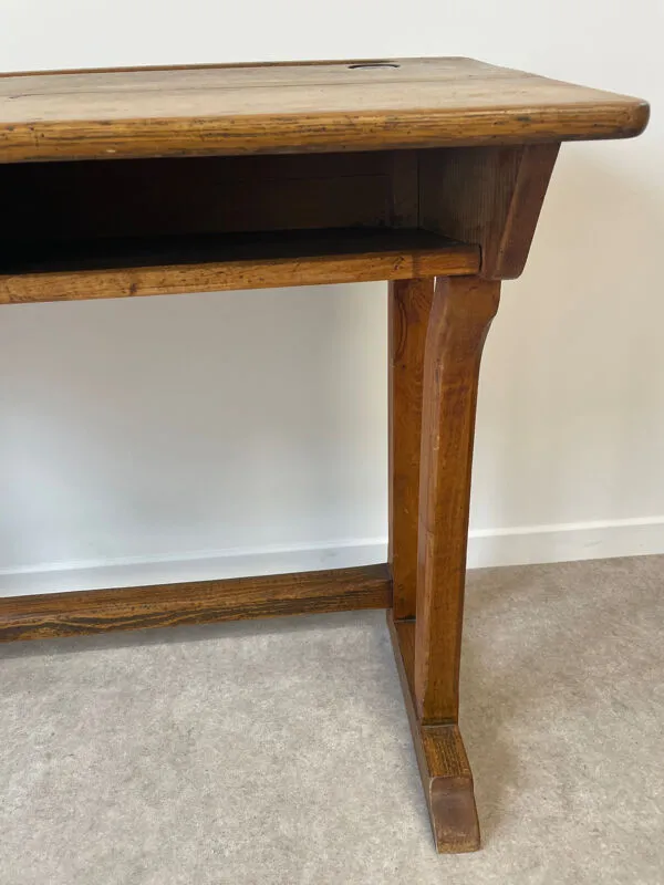 Illustration numéro 2 du produit Pupitre d’écolier