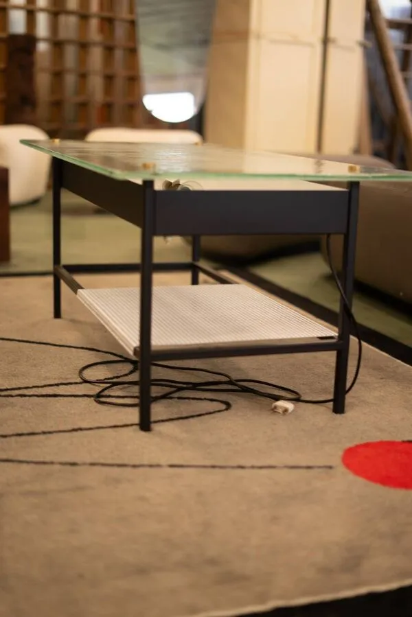 Illustration numéro 2 du produit Table basse lumineuse R. Mathieu 517