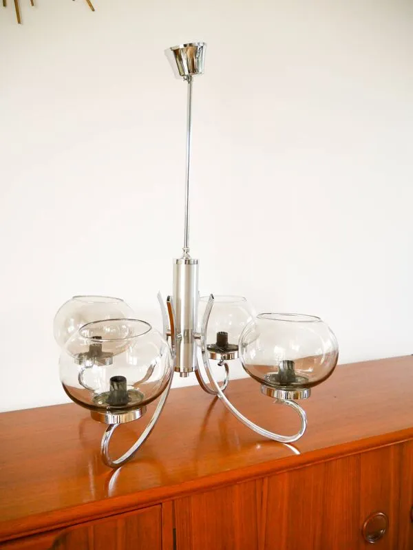 Illustration numéro 2 du produit Lustre Gaetano Sciolari, 4 feux, en chrome et verre fumé, 1970