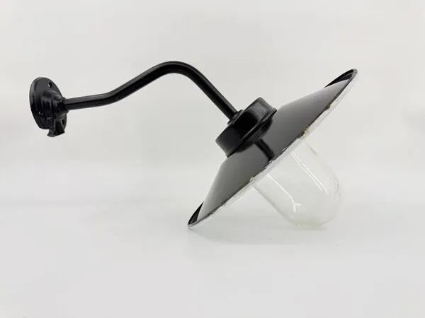 Illustration numéro 2 du produit Lampe de cour