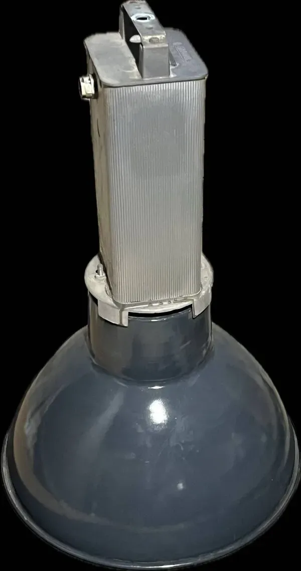 Illustration numéro 2 du produit Lustre industrielle émaillée Mazda