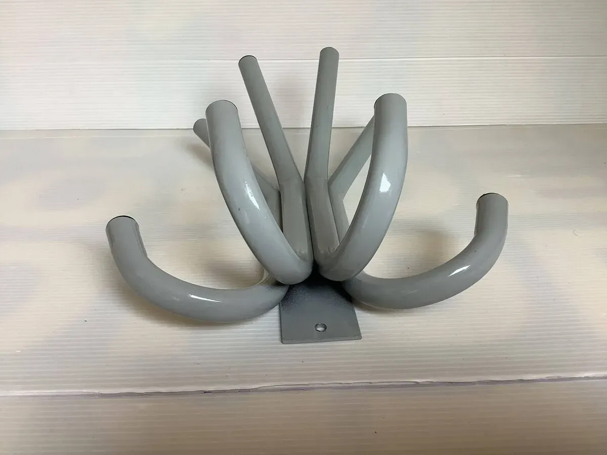 Illustration numéro 2 du produit Porte manteau industriel huit patères