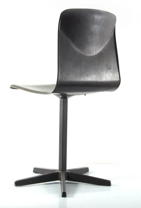 Illustration numéro 2 du produit Chaise en contreplaqué vintage des années soixante Pagholz