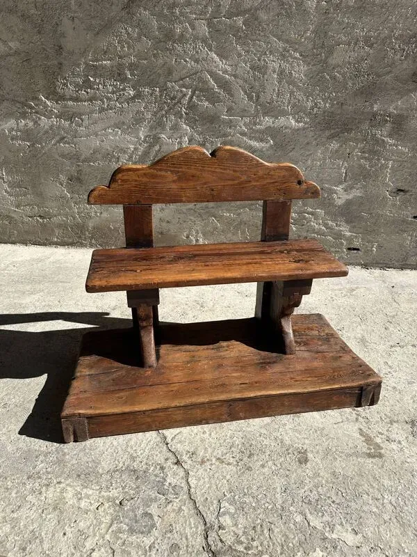 Illustration numéro 2 du produit Banc d'école sur estrade