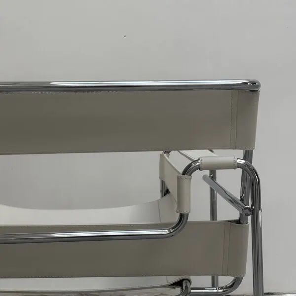 Illustration numéro 2 du produit Fauteuil ''Wassily'' par Marcel Breuer pour Gavina en cuir blanc