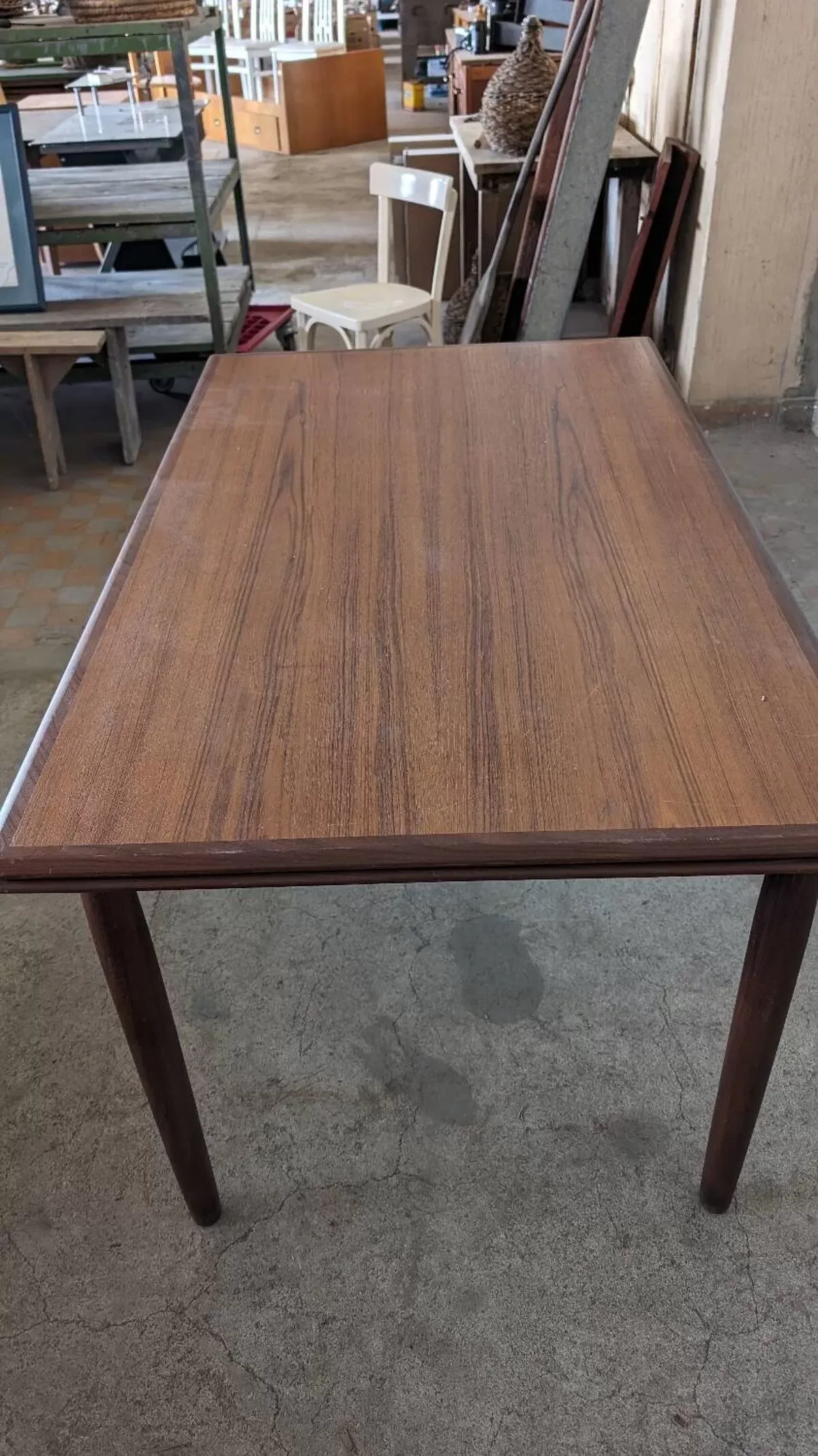 Illustration numéro 2 du produit Table scandinave avec rallonges