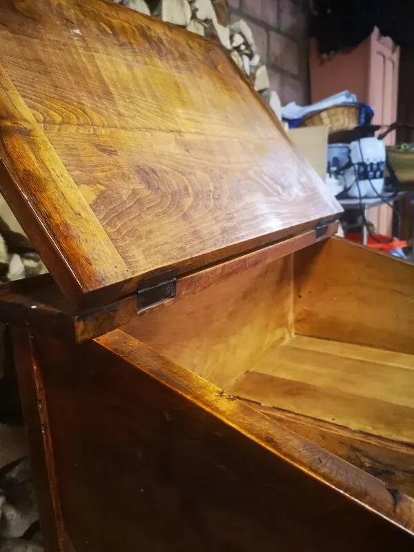 Illustration numéro 2 du produit Bureau, pupitre ancien d écolier