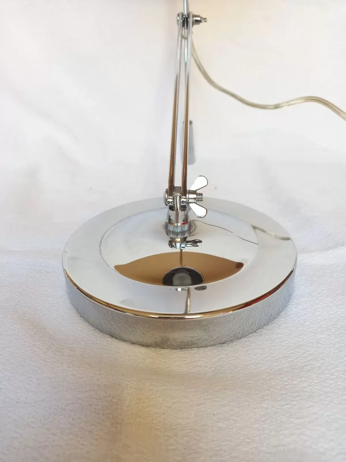 Illustration numéro 2 du produit Lampe articulée vintage orange