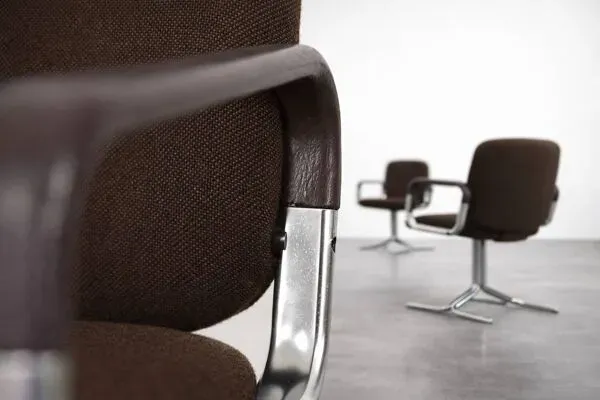 Illustration numéro 2 du produit Pair of Vintage Mid-Century German Modern Fabric&Aluminum Chairs Mauser