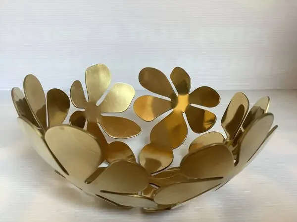 Illustration numéro 2 du produit Corbeille coupe dorée design Monika Mulder