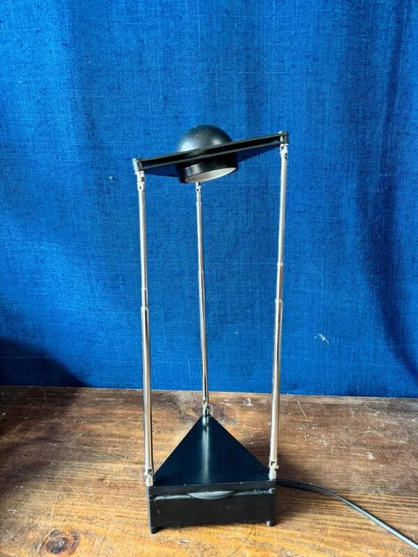 Illustration numéro 2 du produit Lampe bureau Kandido par Ferdinand Alexander Porsche. Luci, Italie