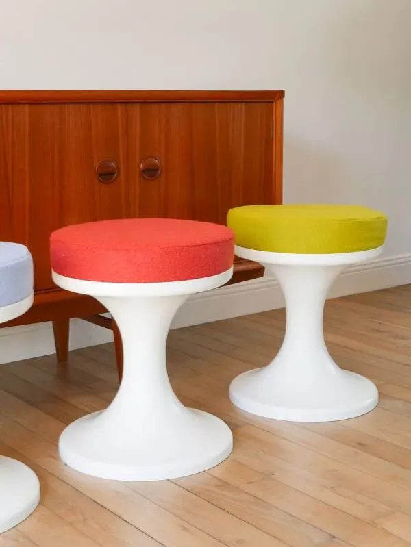 Illustration numéro 2 du produit Tabouret tulipe en Plastique et Laine, Rouille, Design Space Age, 1970