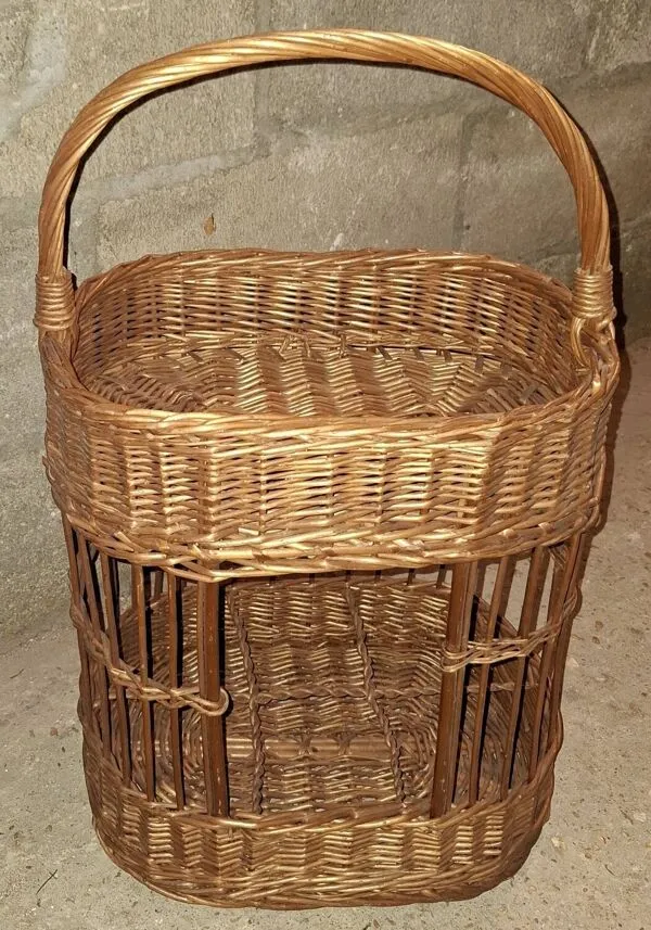 Illustration numéro 2 du produit Desserte de bar vintage en rotin