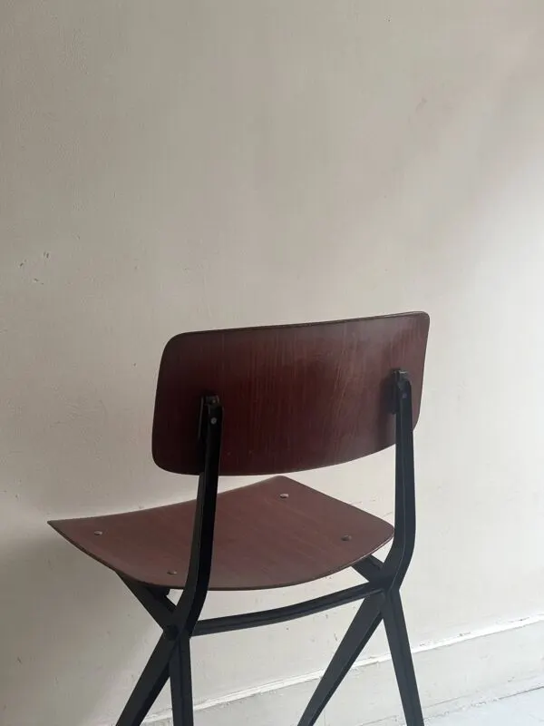 Illustration numéro 2 du produit Chaise scandinave Marko S201 bois de chêne / métal noir, design 1970