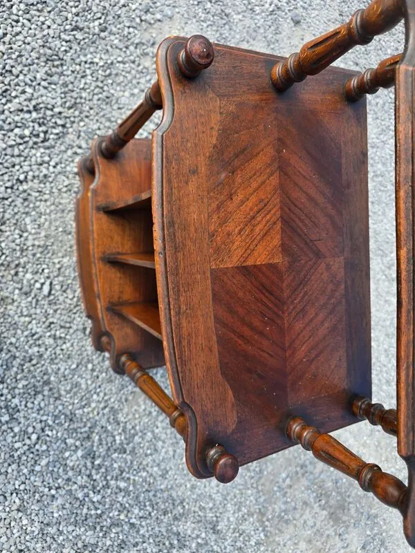 Illustration numéro 2 du produit Casier à musique en noyer