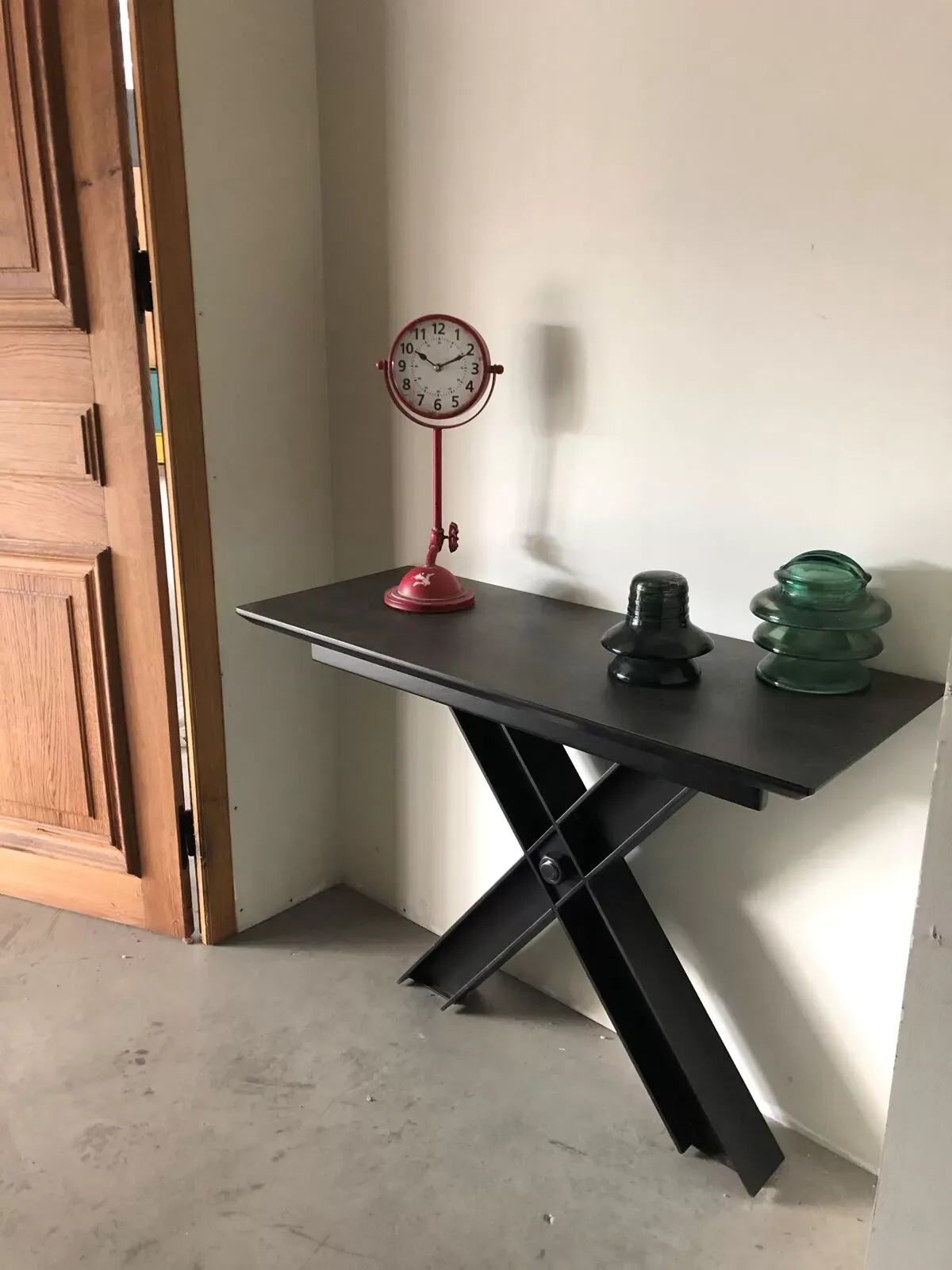 Illustration numéro 2 du produit Console industrielle en métal et céramique