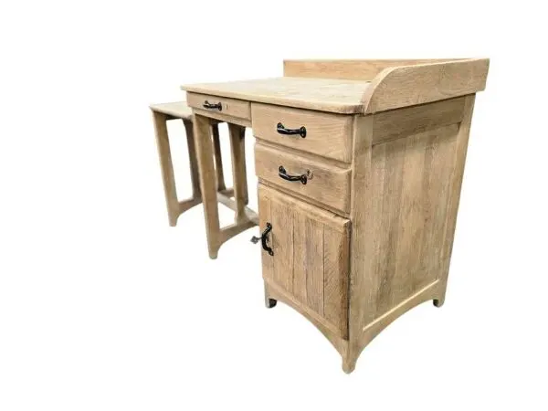 Illustration numéro 2 du produit Bureau, table d'appoint vintage industriel en bois