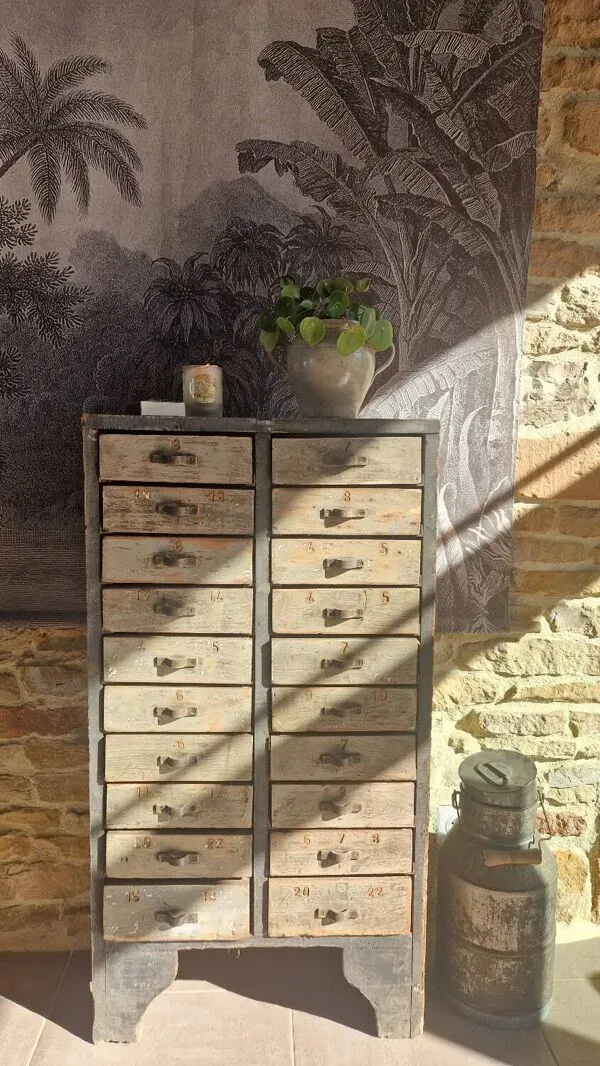 Illustration numéro 2 du produit Meuble de métier