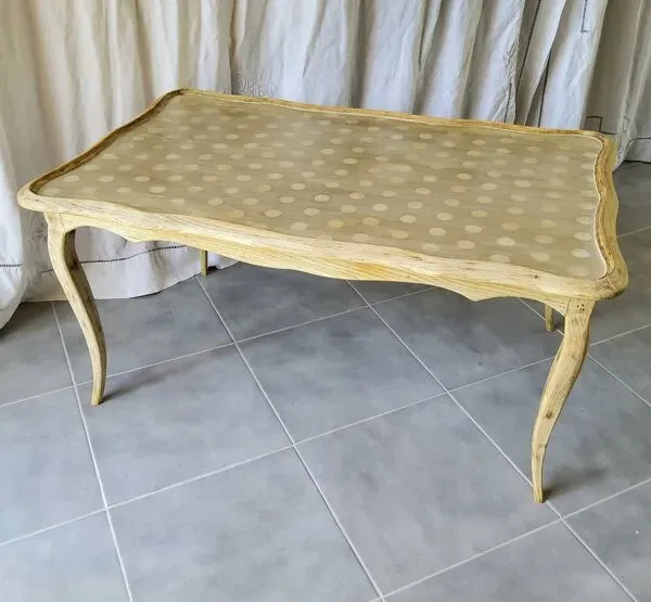 Illustration numéro 2 du produit Table basse patinée