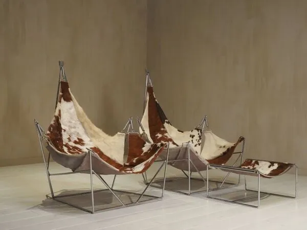 Illustration numéro 2 du produit Chaises longues et hamac de David par Odile Mir, France 1972