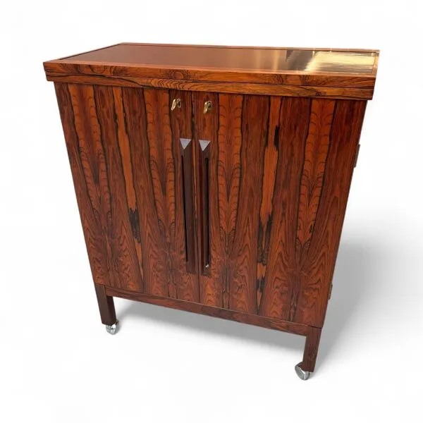 Illustration numéro 2 du produit Bar de Torbjorn Afdal pour Bruksbo