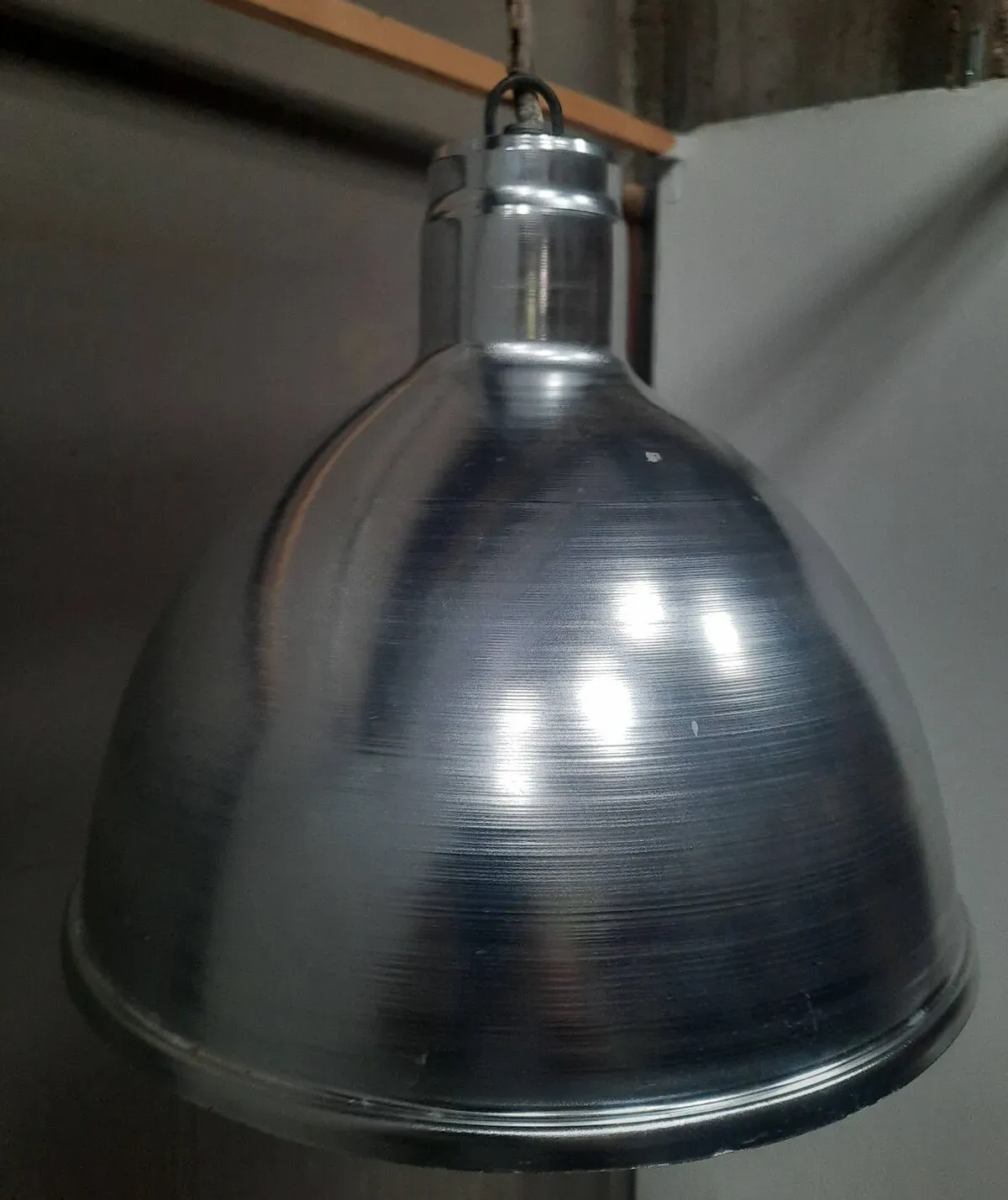 Illustration numéro 2 du produit Lampe industrielle en inox