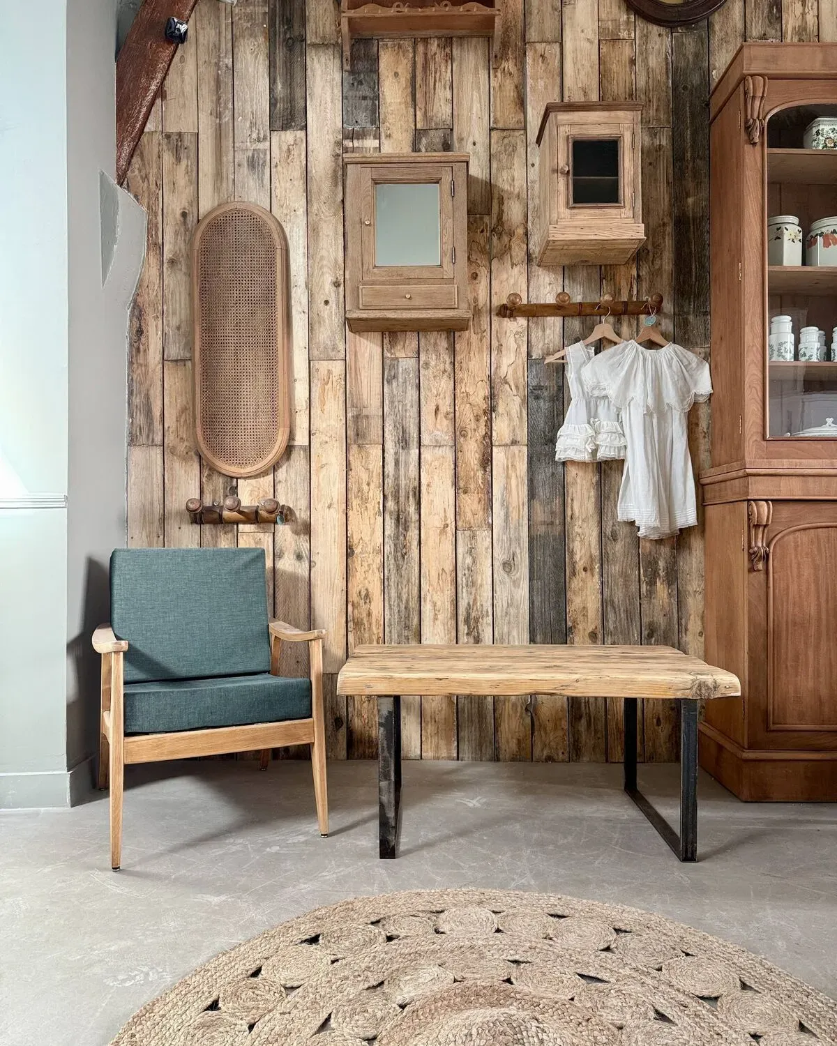 Illustration numéro 2 du produit Table basse industrielle vintage (rénovée)