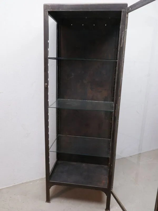 Illustration numéro 2 du produit Vitrine industrielle