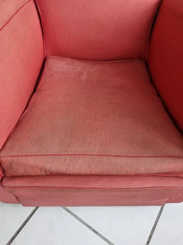 Illustration numéro 2 du produit Ancien fauteuil club moustache