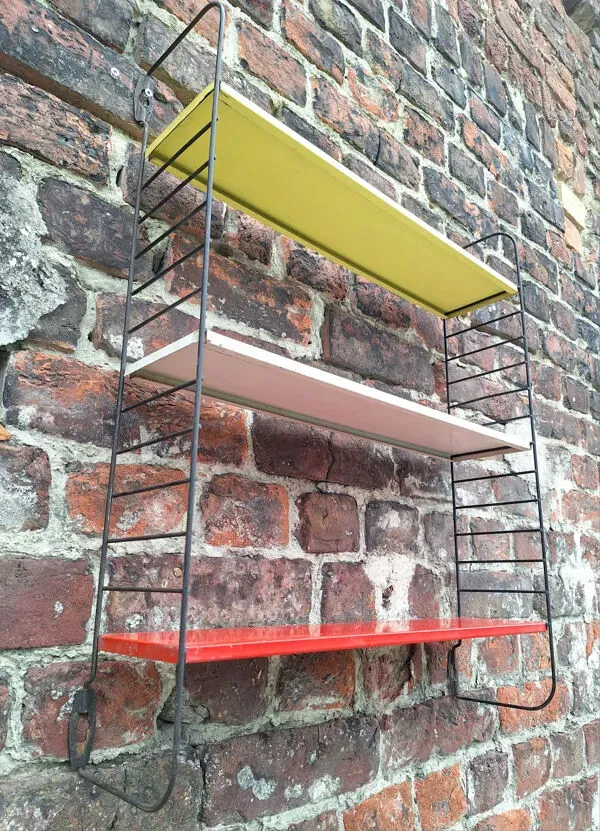 Illustration numéro 2 du produit Étagères vintage en métal