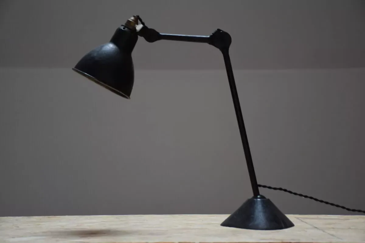 Illustration numéro 2 du produit Lampe Bernard Albin Gras modèle 205