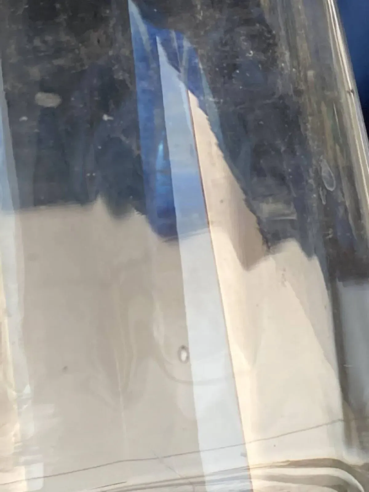 Illustration numéro 2 du produit Carafes ou vases (paire) verre soufflé à la main