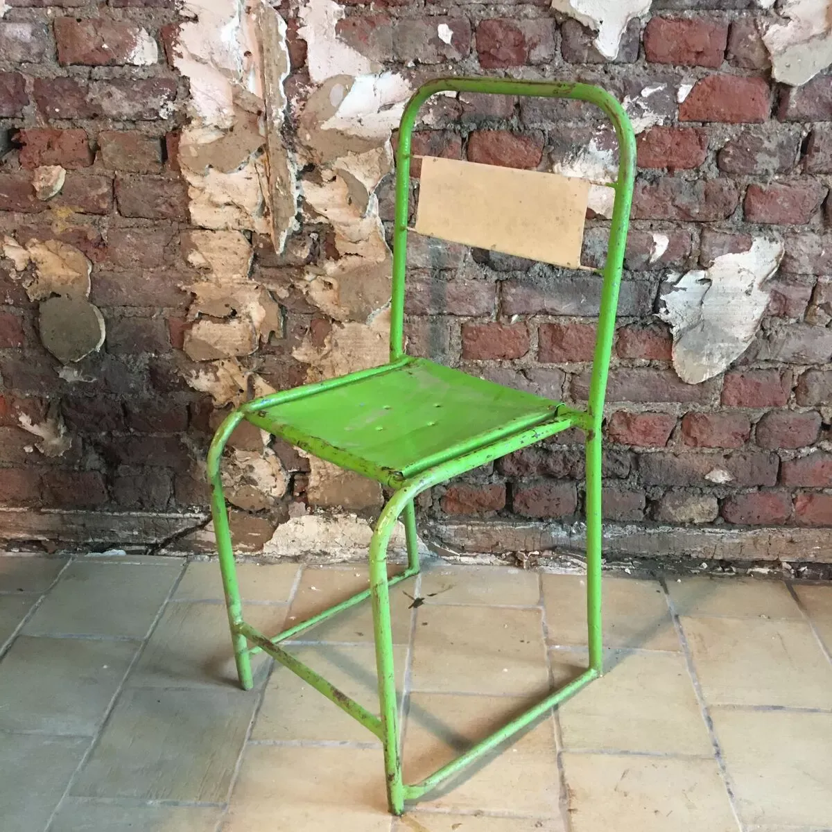 Illustration numéro 2 du produit Chaise métallique vintage