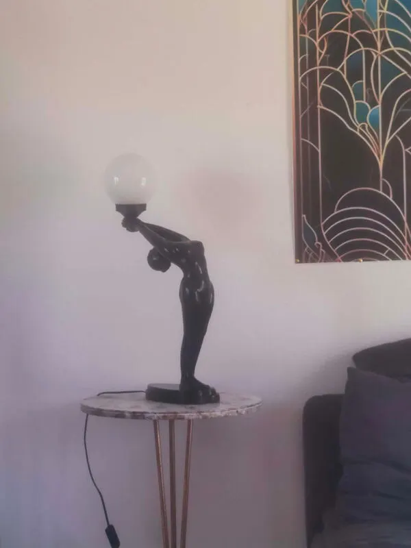 Illustration numéro 2 du produit Lampe femme art Deco 72 cm de hauteur