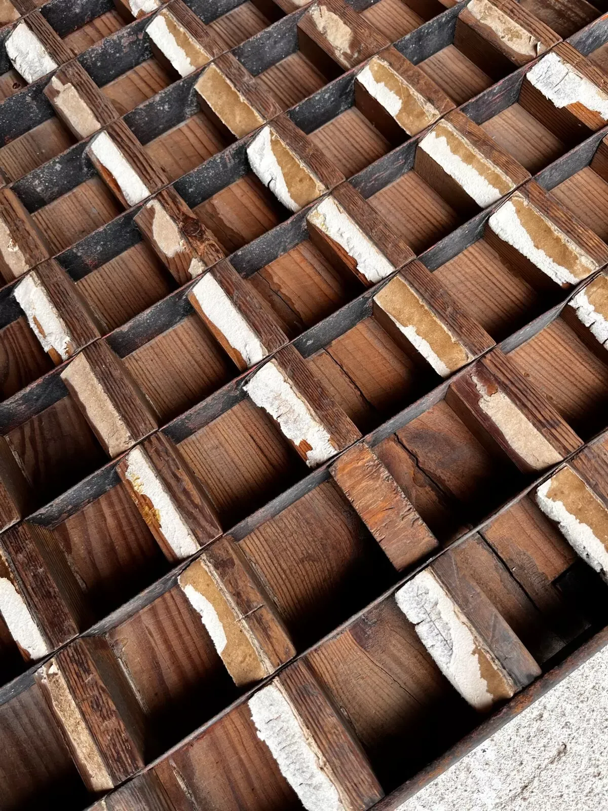 Illustration numéro 2 du produit Casier d'imprimerie en métal et bois