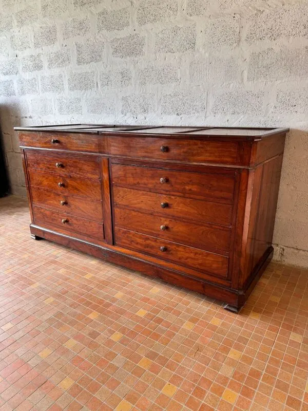 Illustration numéro 2 du produit Ancien meuble de magasin