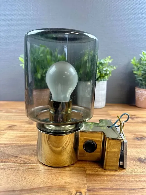 Illustration numéro 2 du produit Lampe ERCO vintage – verre fumé et base chromée – design années 70