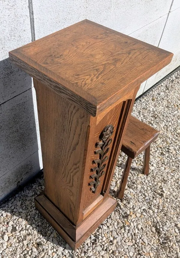 Illustration numéro 2 du produit colonne / sellette Piédestal chêne massif 112 cm