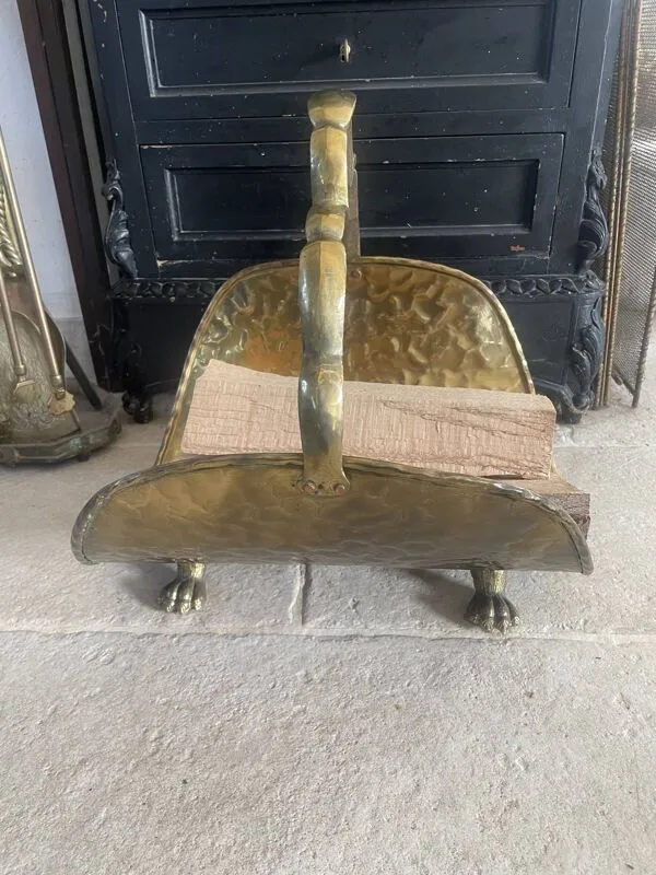 Illustration numéro 2 du produit Panier porte-bûches en laiton