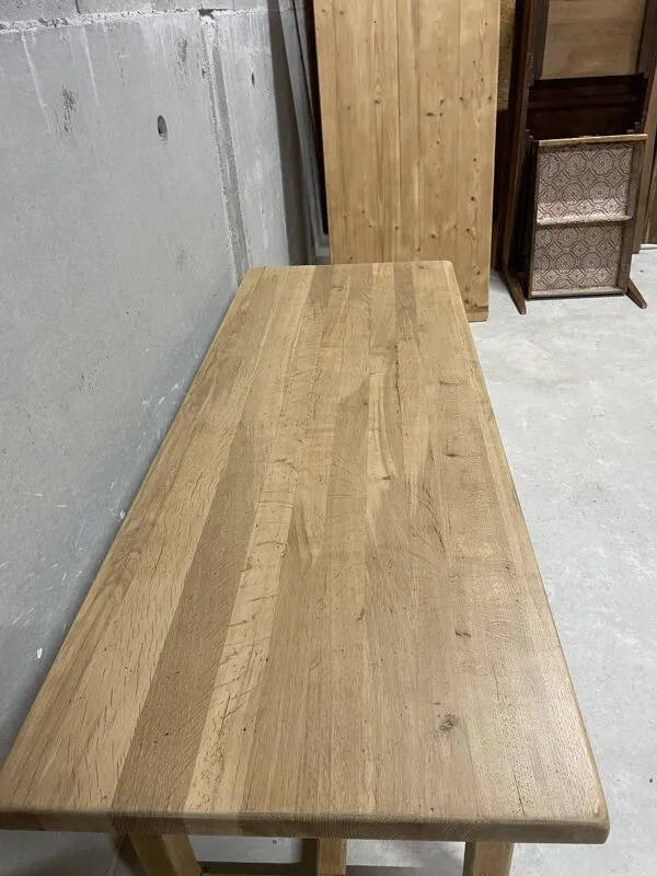 Illustration numéro 2 du produit Grande table de ferme en bois massif – style campagne