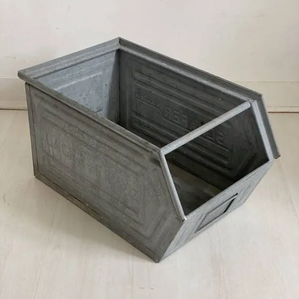 Illustration numéro 2 du produit Caisse industrielle en métal