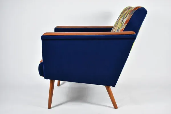Illustration numéro 2 du produit Fauteuil du milieu du siècle 1960 velours bleu