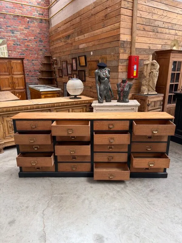 Illustration numéro 2 du produit Meuble de métier début XXème