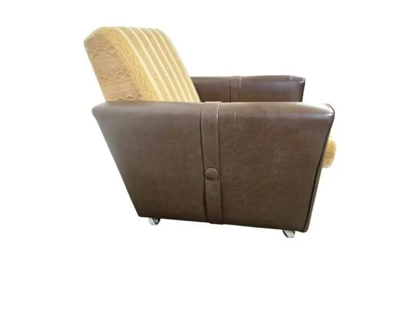 Illustration numéro 2 du produit Fauteuil vintage en skaï brun / fauteuil club rétro sur roulettes