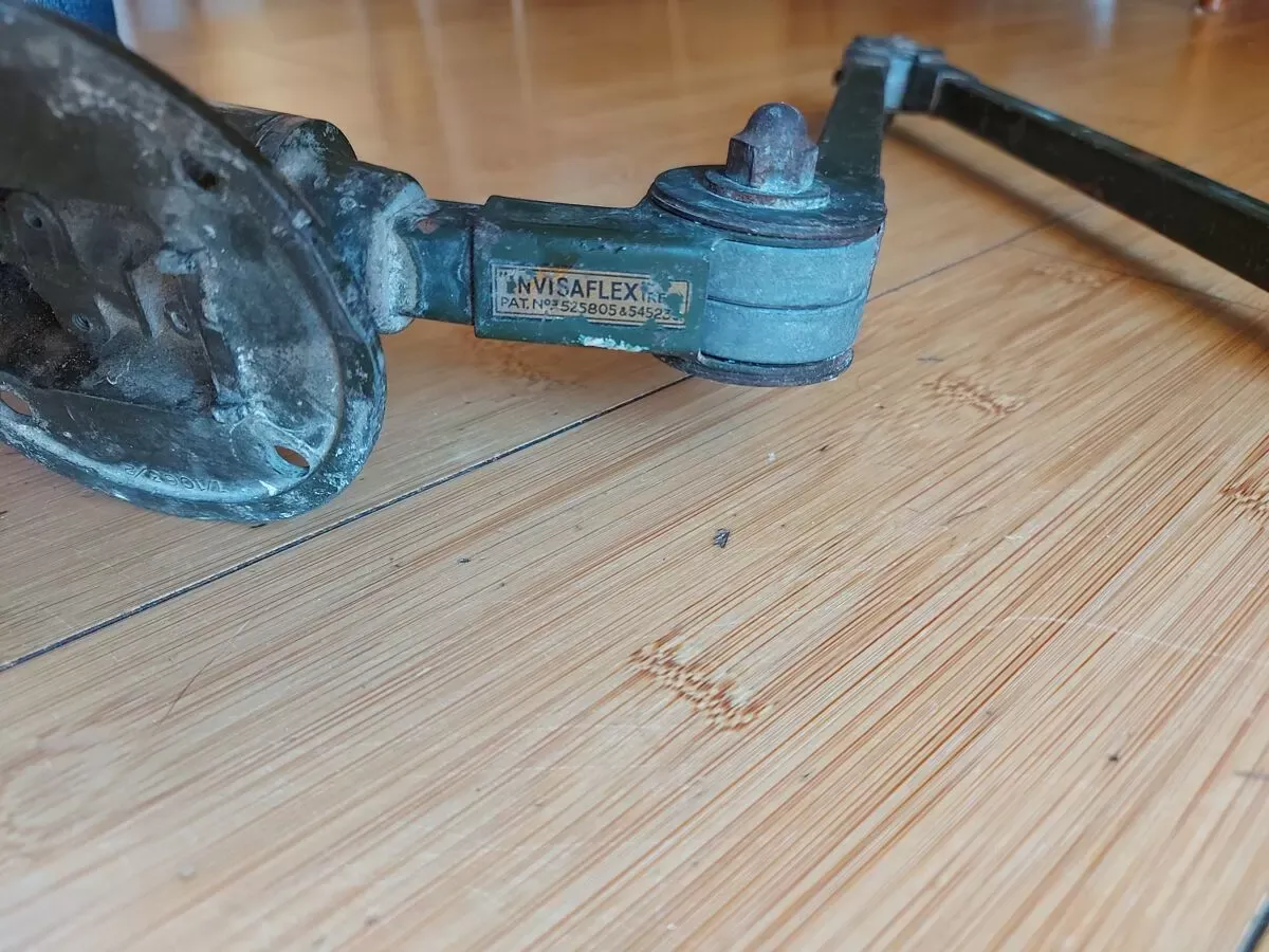 Illustration numéro 2 du produit Lampe articulée industrielle des années 40'S Invisaflex