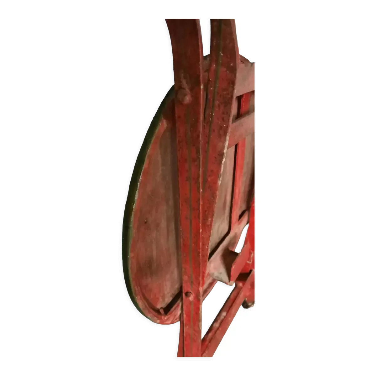 Illustration numéro 2 du produit Table et chaises en tôle