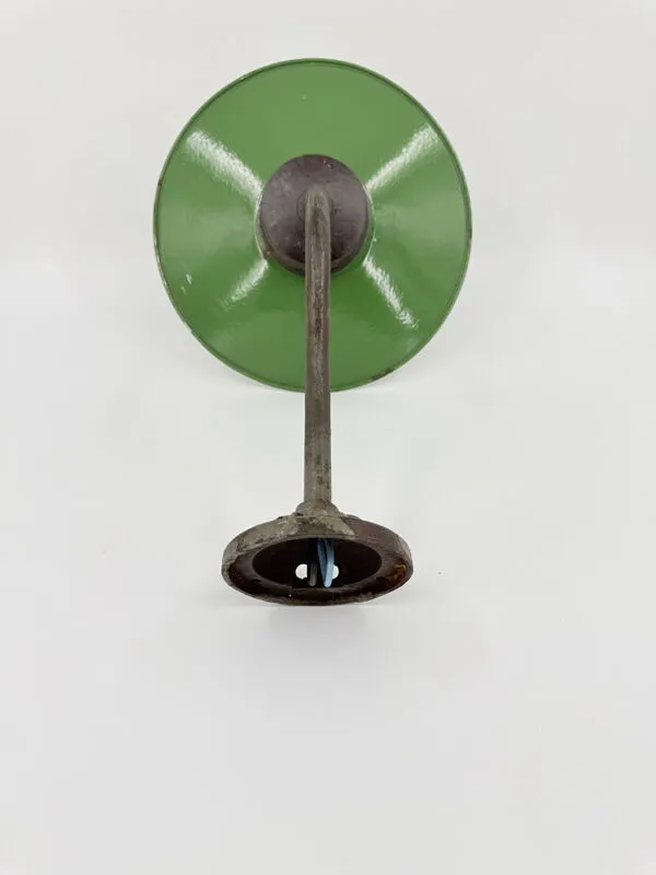 Illustration numéro 2 du produit Lampe de cour