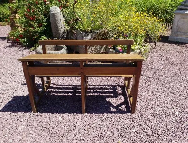 Illustration numéro 2 du produit Bureau d'écoliers