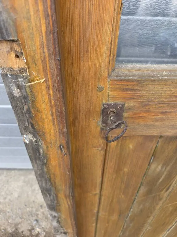 Illustration numéro 2 du produit Porte ancienne en sapin avec bâti