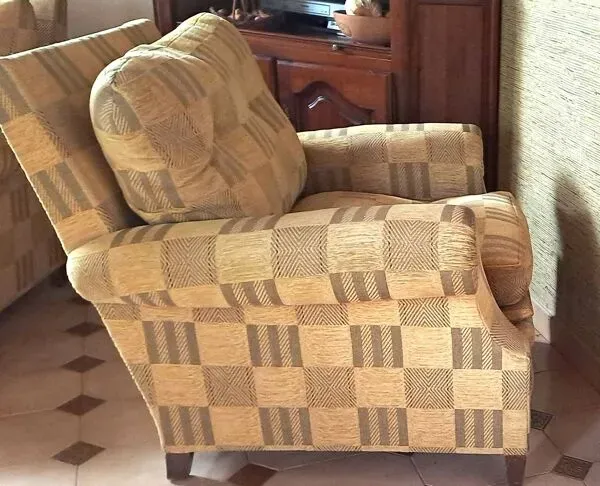 Illustration numéro 2 du produit Paire de Fauteuils de style CLUB CHAIR 1940 en tissu carreaux velours